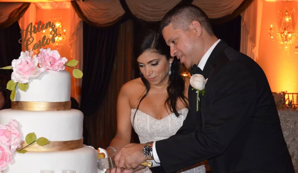Arleen and Carlos cutting wedding cake