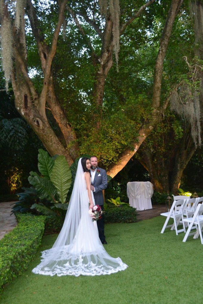 72464109 2640034122720099 8146915553005535232 O Wecompress Com | Chris And Leda's Oak Tree Wedding Ceremony | Real Weddings