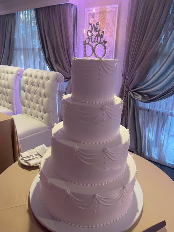 Tiffany And Cris Wedding Cake Min | Tiffany And Christian's Enchanting Wedding | Real Weddings