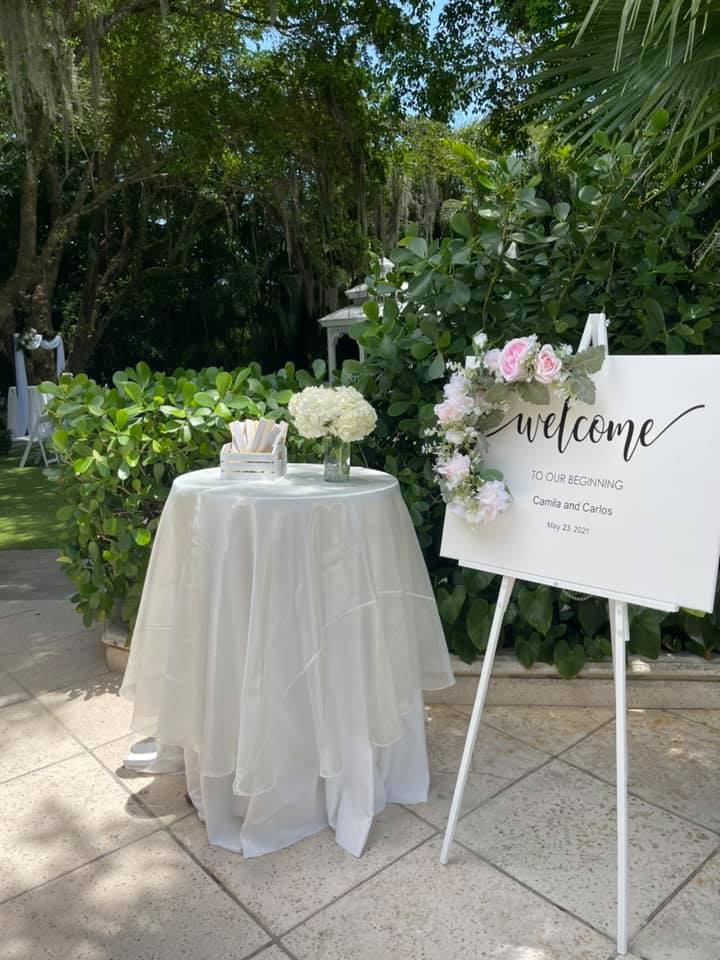 Outdoor Wedding Table Vertical | Cami & Carlos' Delightful Wedding Ceremony | Real Weddings