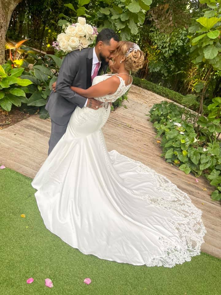 Mr Mrs Perez Kiss V | Mr And Mrs Perez On Their Magical Day | Real Weddings